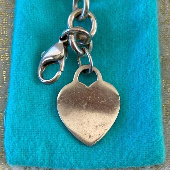Tiffany & Co Silver 925 Classic Heart Charm Bracelet. Engravable. Pouch - Picture 4 of 11
